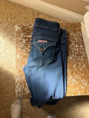 Hudson Jeans Beth Mid-Rise Baby Bootcut Jeans with Back Flap Pockets Size 26